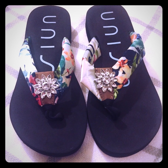 unisa flip flops
